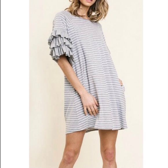 Umgee Dresses & Skirts - UMGEE Grey & White STRIPED DRESS with POCKETS L